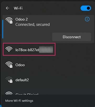 Kompiuteryje pasiekiami WiFi tinklai.