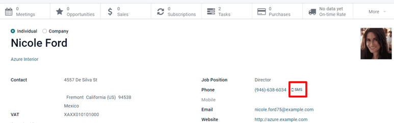 SMS piktograma yra kiekvieno asmens kontaktų formoje Odoo kontaktuose.